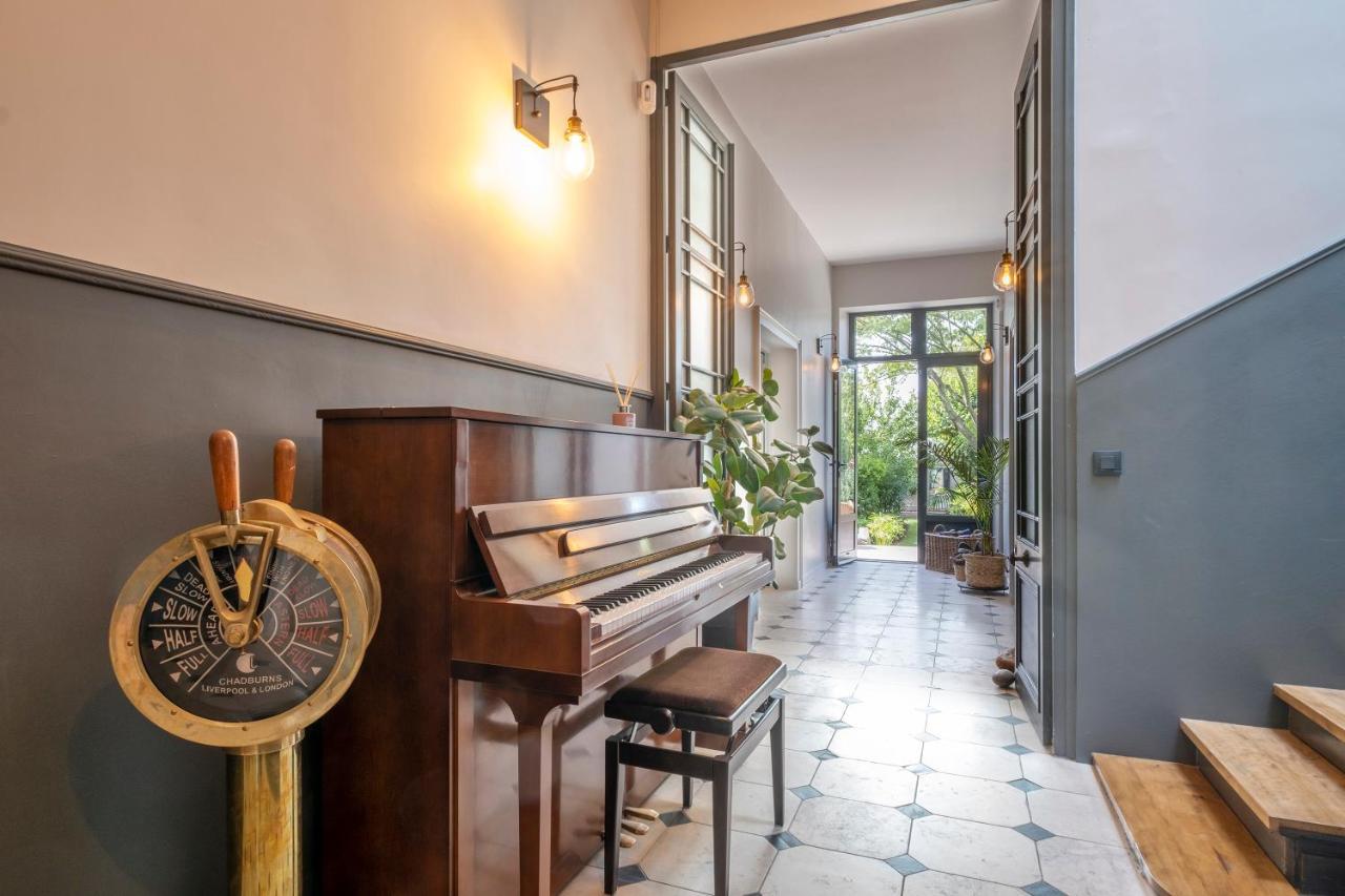 Escale Rochelaise, Gite Urbain Avec Spa Bain Nordique Et Sauna Tonneau La Rochelle  Exterior photo