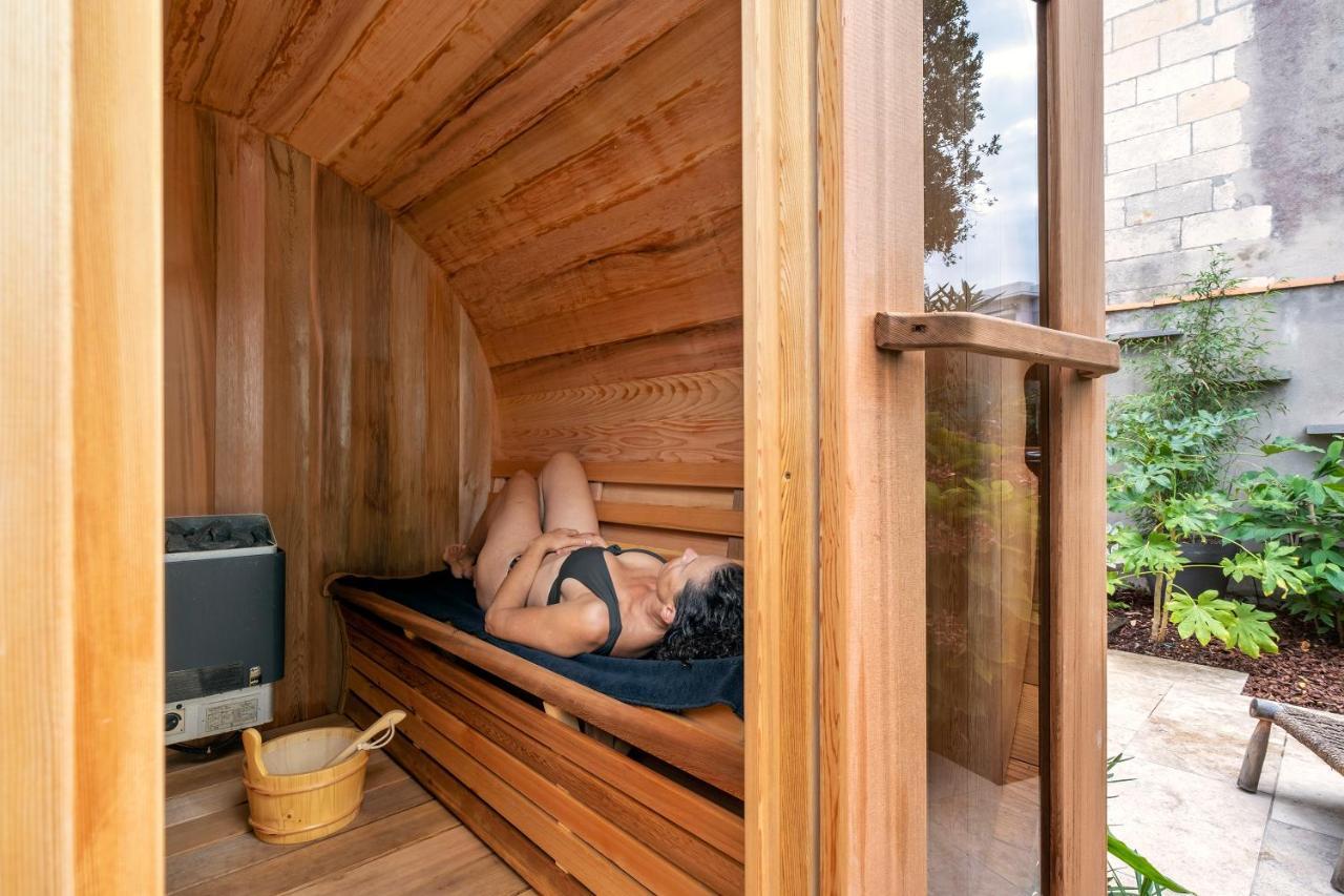 Escale Rochelaise, Gite Urbain Avec Spa Bain Nordique Et Sauna Tonneau La Rochelle  Exterior photo