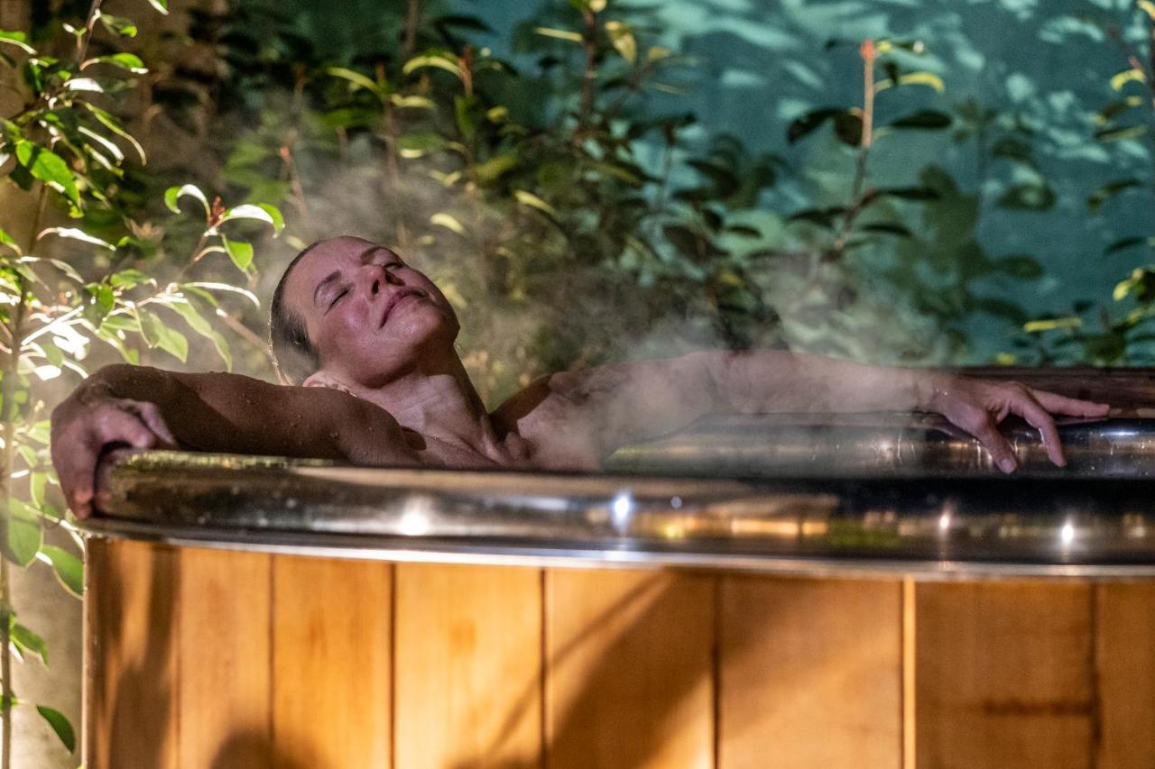 Escale Rochelaise, Gite Urbain Avec Spa Bain Nordique Et Sauna Tonneau La Rochelle  Exterior photo