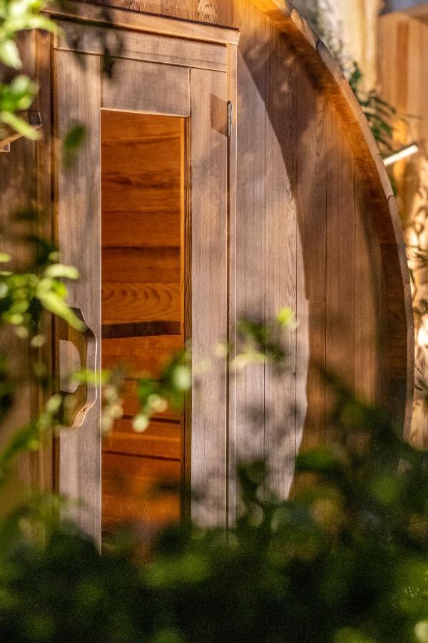 Escale Rochelaise, Gite Urbain Avec Spa Bain Nordique Et Sauna Tonneau La Rochelle  Exterior photo