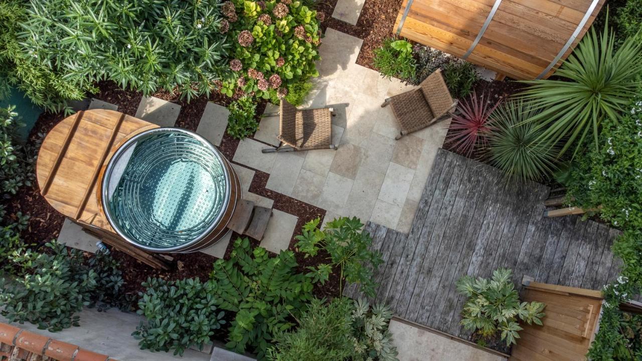Escale Rochelaise, Gite Urbain Avec Spa Bain Nordique Et Sauna Tonneau La Rochelle  Exterior photo