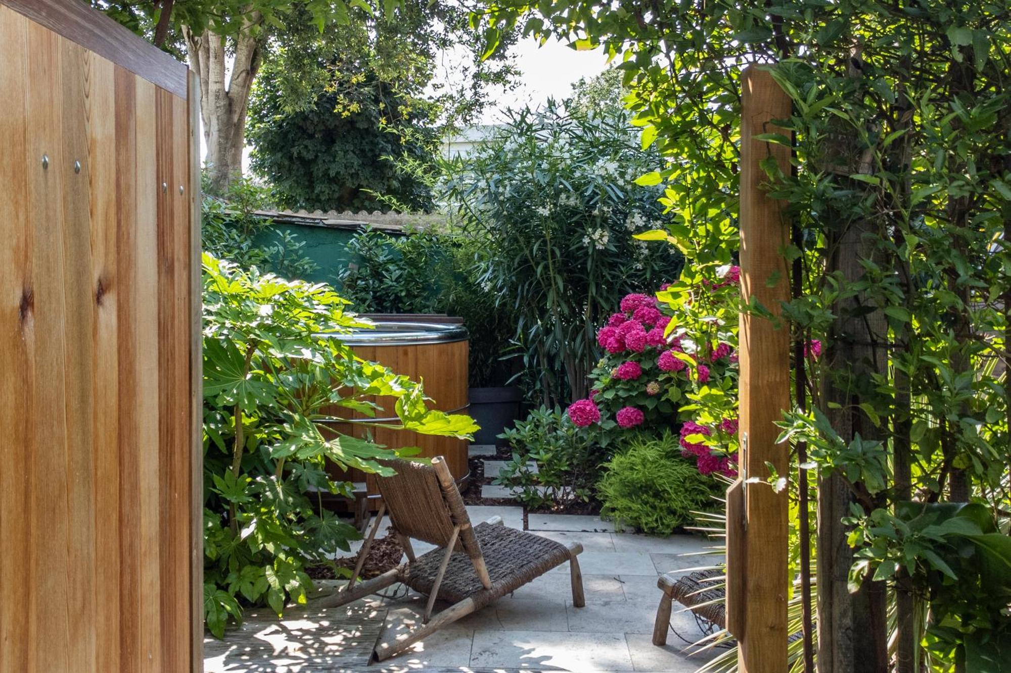 Escale Rochelaise, Gite Urbain Avec Spa Bain Nordique Et Sauna Tonneau La Rochelle  Exterior photo