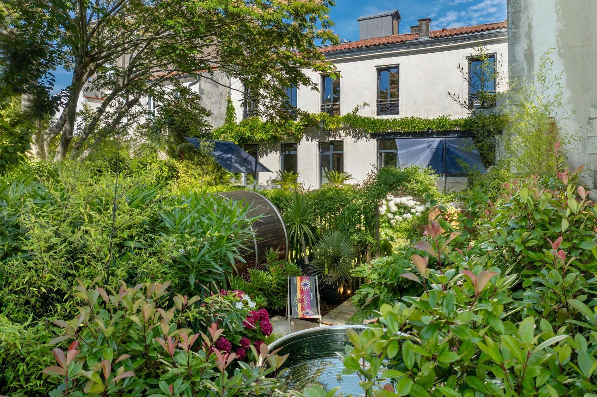 Escale Rochelaise, Gite Urbain Avec Spa Bain Nordique Et Sauna Tonneau La Rochelle  Exterior photo