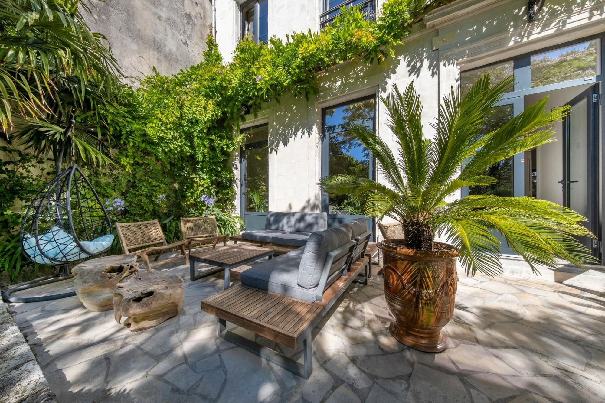 Escale Rochelaise, Gite Urbain Avec Spa Bain Nordique Et Sauna Tonneau La Rochelle  Exterior photo